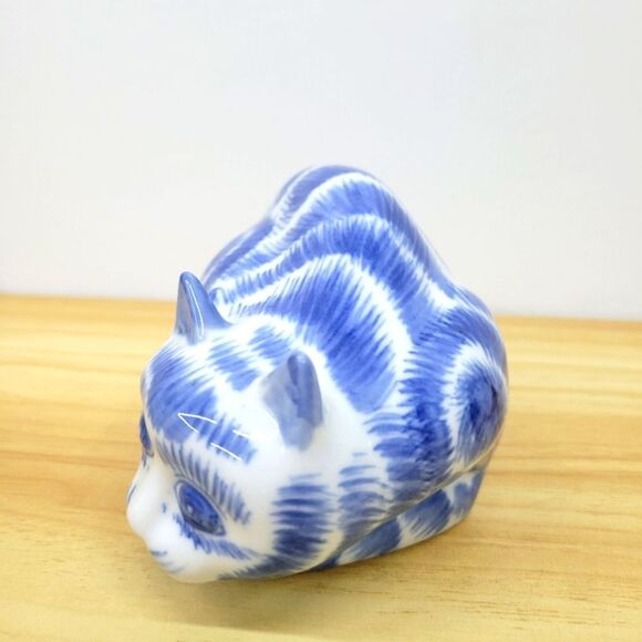 Blue & White Porcelain Cat Figurine – Curled Sleeping Pose - Picture 2 of 9